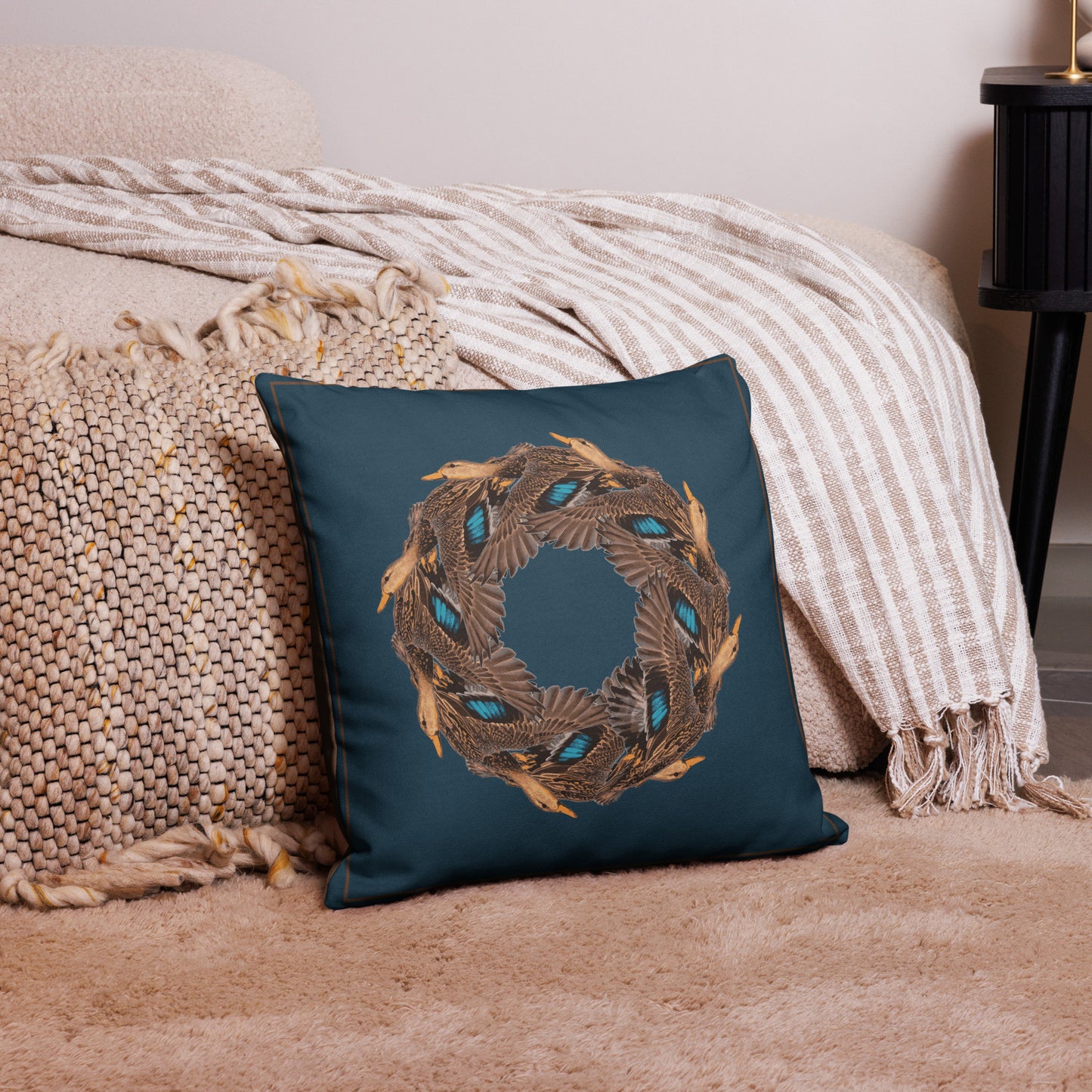 Vintage Duck Motif Cushion – Elegant Wildlife-Inspired Pillow Cushion