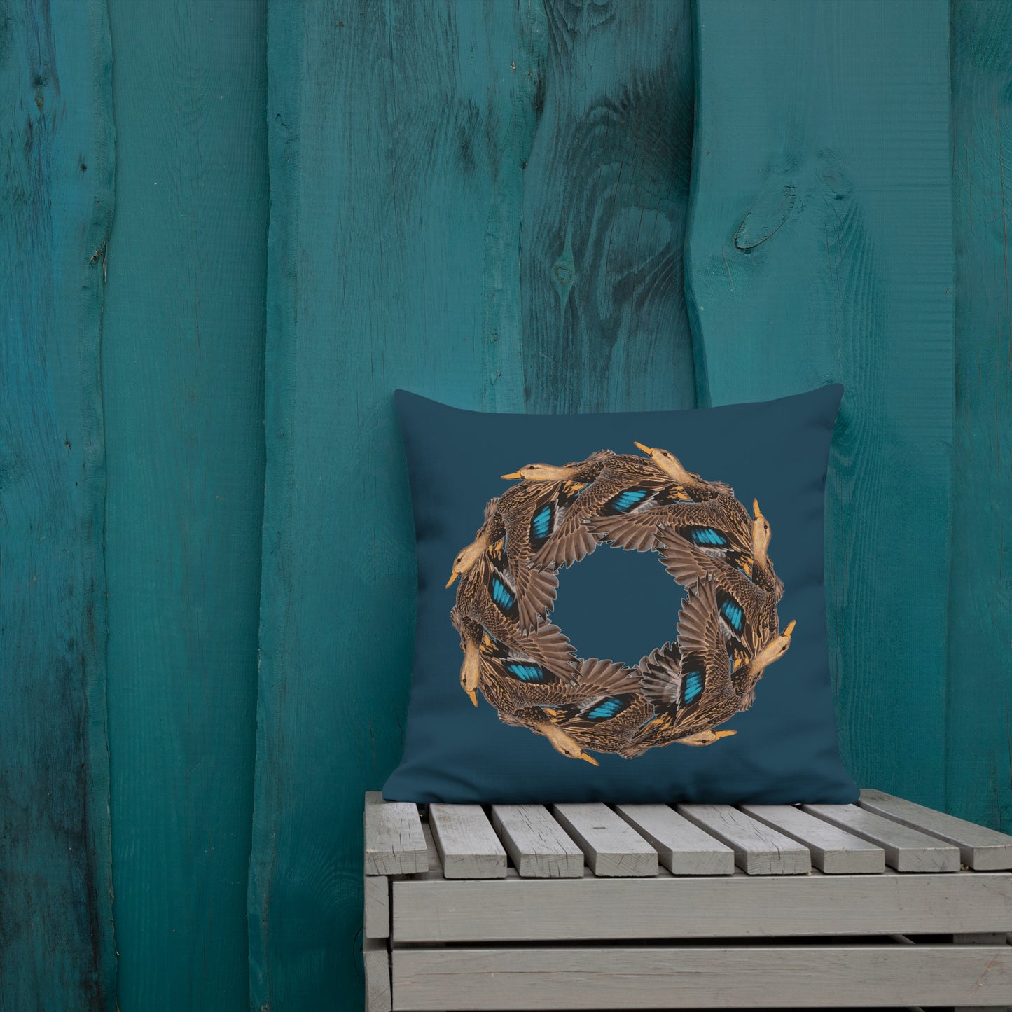 Vintage Duck Motif Cushion – Elegant Wildlife-Inspired Pillow Cushion