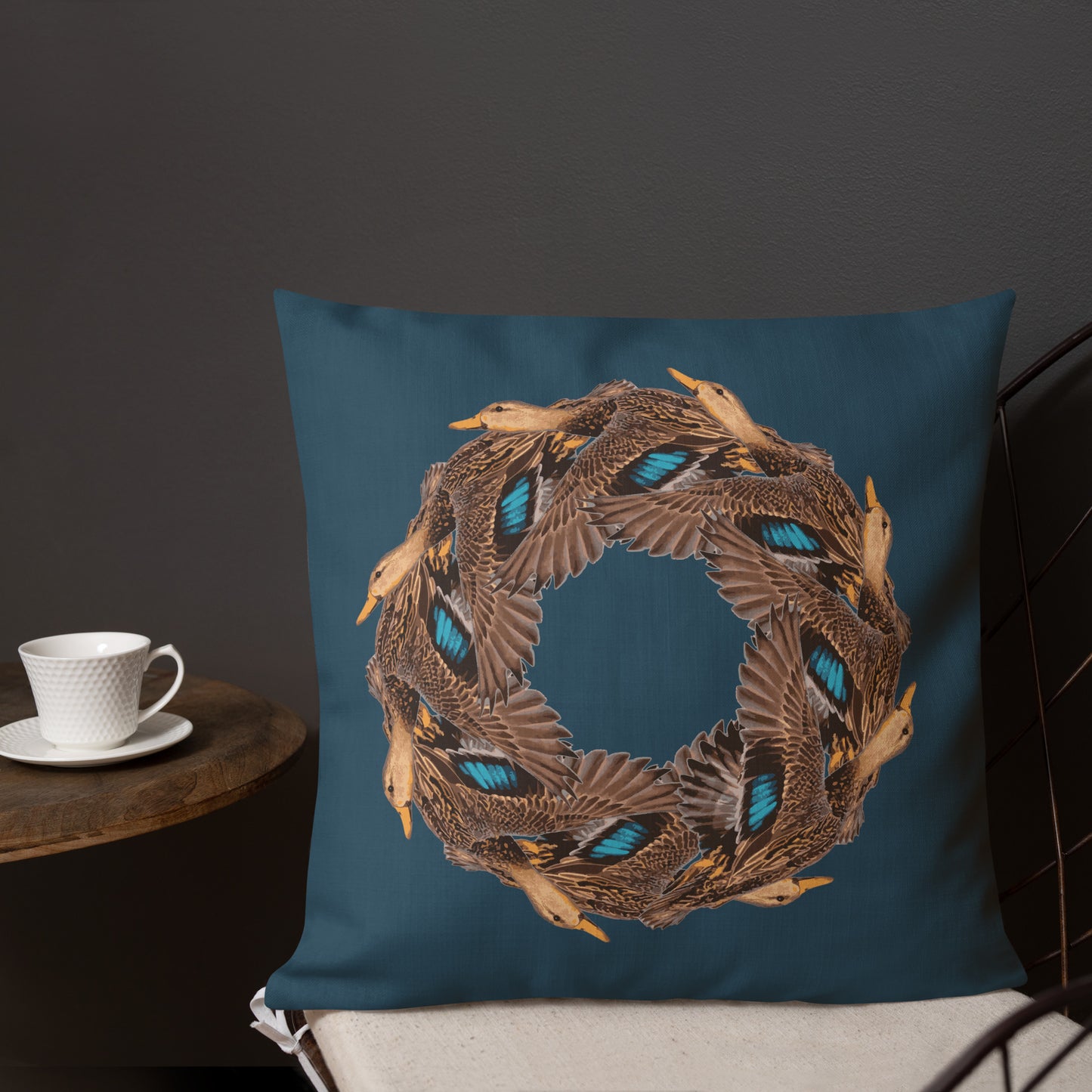 Vintage Duck Motif Cushion – Elegant Wildlife-Inspired Pillow Cushion
